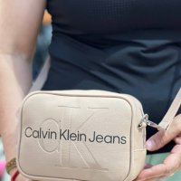 Calvin Klein дамска чанта в бежово Код 655, снимка 1 - Чанти - 43193871