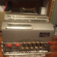 Продавам запазена,преносима пишеща машина., снимка 1 - Антикварни и старинни предмети - 43512632