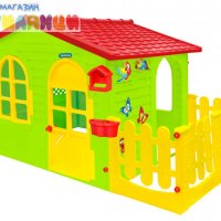 Детска градинска къща с ограда и дъска за рисуване Mochtoys 12243, снимка 1 - Други - 33094141