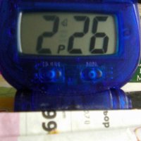 Електронен настолен пътнически часовник с аларма, снимка 7 - Антикварни и старинни предмети - 32460411