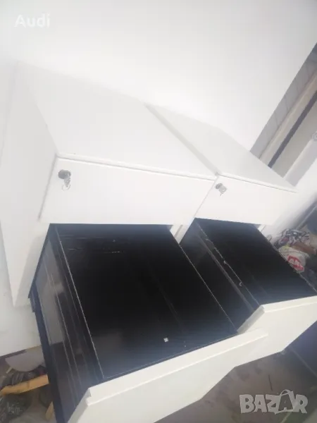 Продавам два броя метални шкафове на колелца с ключ за инструменти, лични вещи., снимка 1