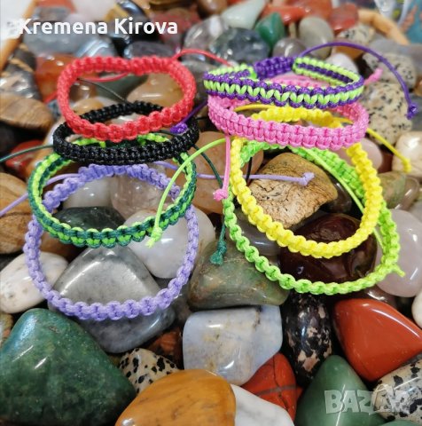 Гривни за приятели. Подходящи за подаръци. Ръчно плетени. Тибетска гривна., снимка 2 - Гривни - 43208450