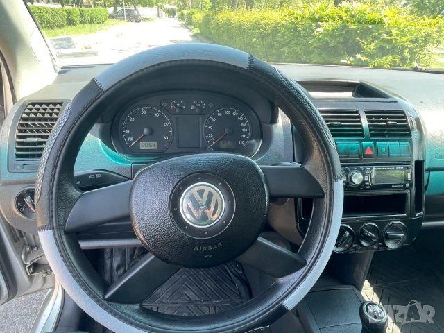 VW Polo 1.4 16V 75hps 2003 4/5 врати, снимка 9 - Автомобили и джипове - 51646599