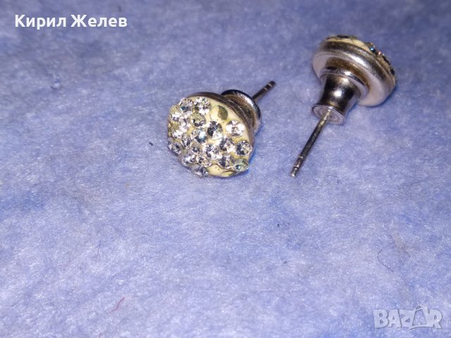 НЕЖНИ СРЕБЪРНИ ВИНТИДЖ АРТ ОБЕЦИ с БЯЛ ЕМАЙЛ и КРИСТАЛИ 30776, снимка 2 - Обеци - 40500276