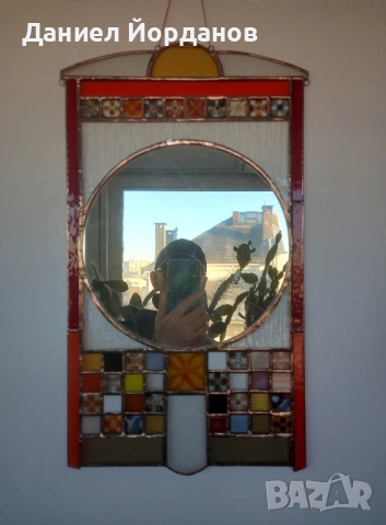 Огледало - Витраж в червено, жълто и бяло