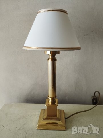 настолна лампа в класически стил