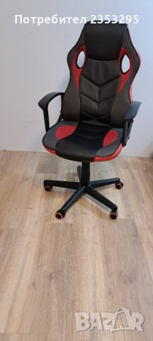 Геймърски стол в черно и червено 