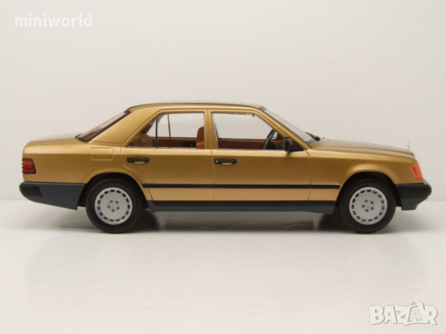 Mercedes 300 E W124 1984 - мащаб 1:18 на MCG моделът е нов в кутия, снимка 4 - Колекции - 44876001