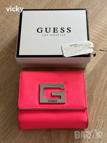 Оригинално дамско портомоне в електриков/неонов цвят, GUESS
