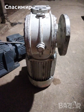 Ел двигател с редуктор 370w на 1680 об изходящи 84 обр френски Фи 24мм, снимка 4 - Електродвигатели - 51610462