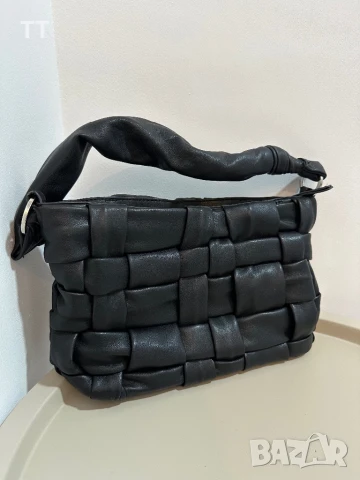 Черна дамска чанта на манго, снимка 1