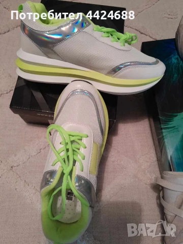  	Дамски маратонки нови номер 40 отговарящи на номер 39. 