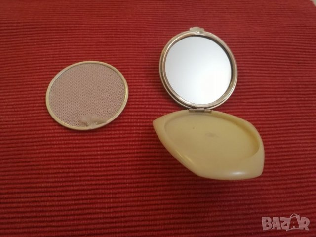 Стара пудриера от бял бакелит СССР. , снимка 4 - Колекции - 32371555