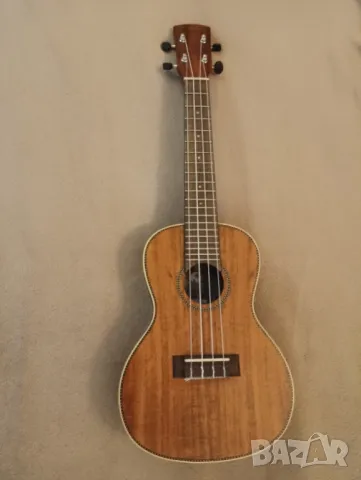 Винтидж LAKA VUC90 концертно акустично укулеле,китара сатенена коа с отворени пори. 