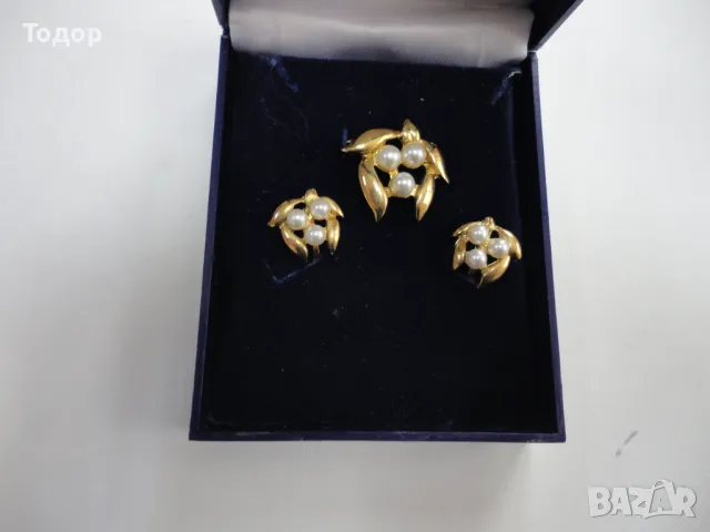 Позлатен комплект обеци и брошка с перли 