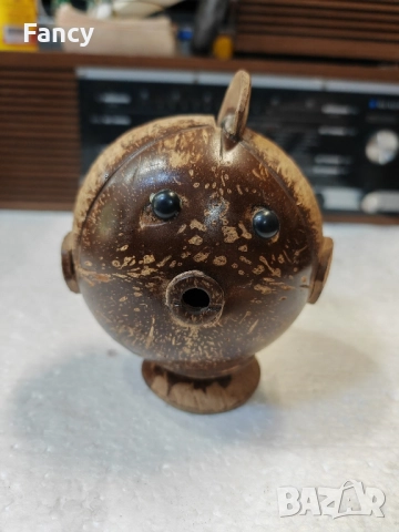 Стара детска касичка. 