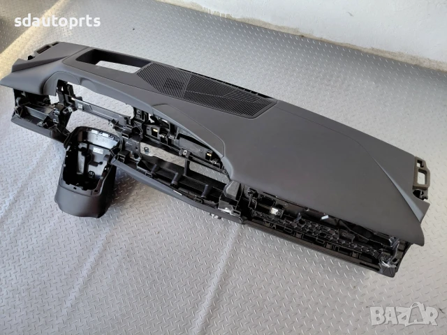 Като ново Табло BMW G60 G61 G90 G99 Черна кожа Head Up, снимка 3 - Части - 51354706