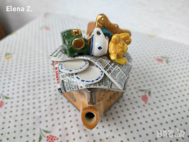 Малък ръчно изработен чайник Moving Day на Cardew Design, снимка 7 - Декорация за дома - 53571708