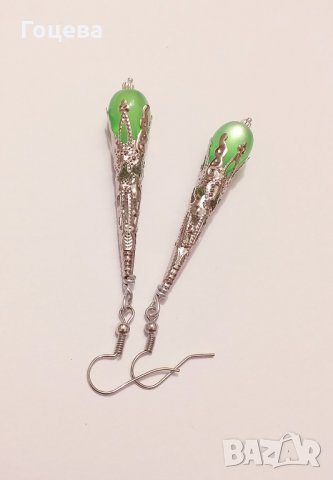 Прекрасните филигрирани Викториански обеци с изящен обков в цвят Сребро и изумрудено зелени мъниста, снимка 2 - Обеци - 29022432