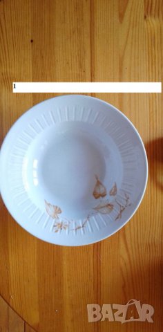 Дълбоки порцеланови чинии по един брой от вид, снимка 1