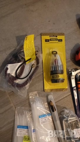 комплект инструменти отвертки клещи битове гаечен ключ гарги свредла скоби ролетка, снимка 3 - Други инструменти - 52687741