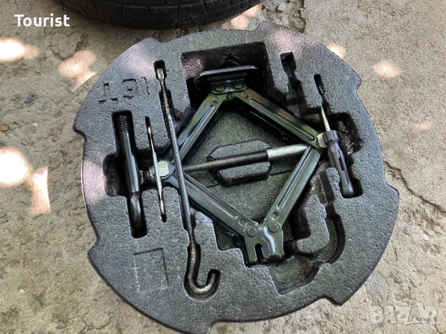 Патерица резервна гума 17ка крик kia ceed, снимка 5 - Гуми и джанти - 53465139