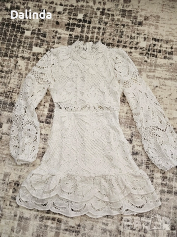 Елегантна рокля в бяло