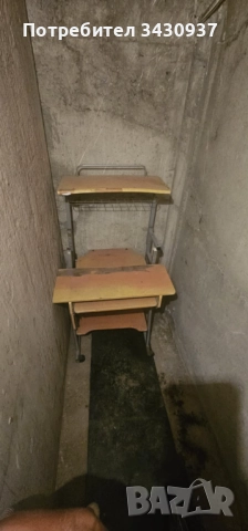 Компютърна маса с дървени повърхности и метален скелет, снимка 2 - Маси - 52413302