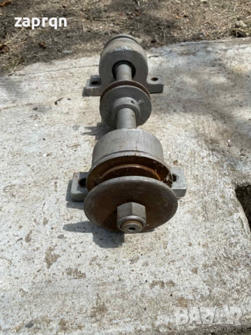 Ос със лагерни черупки за шмиргел, снимка 2 - Електродвигатели - 51637650