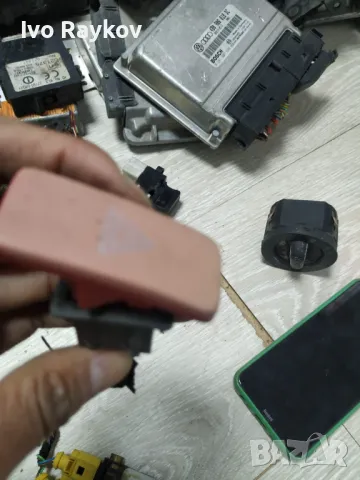 Бутон аварийни светлини за Toyota Auris 1.4 , 8433202130 84332-02130 , снимка 4 - Части - 48160232