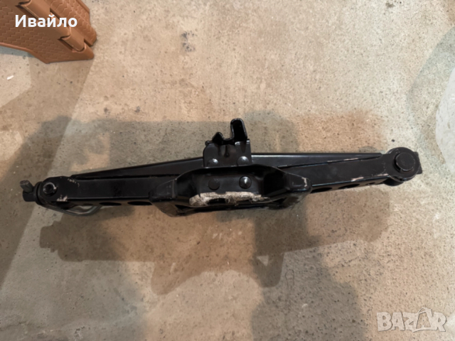 Оригинален Крик от Ford , снимка 2 - Части - 52674711