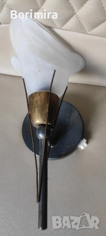 Аплик за стена