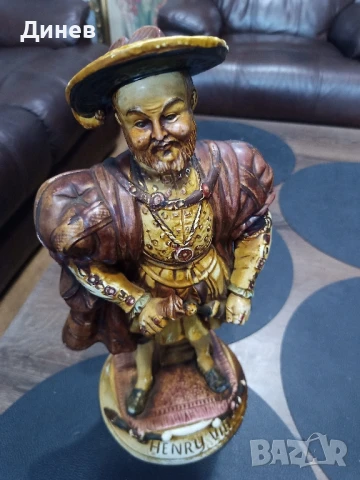 Порцеланова статуетка Хенри 8 made in Italy capodimonte, снимка 9 - Статуетки - 50835480