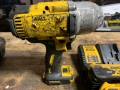 Ударен винтоверт DeWALT DCF899P2 + зарядно DCB115 + 2 батерии, снимка 3