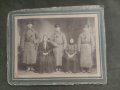 Продавам стара снимка войници, братя с жените си , снимка 2