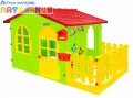 Детска градинска къща с ограда и дъска за рисуване Mochtoys 12243, снимка 1 - Други - 33094141