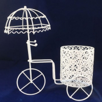 Метален цветарник "колело с чадърче", снимка 1 - Декорация за дома - 36425898
