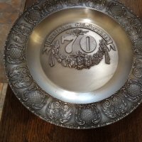Три броя уникално красиви калаени чинии, снимка 3 - Антикварни и старинни предмети - 36846419