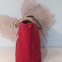 Червена зимна чанта – филц, голяма, снимка 4 - Чанти - 43223113