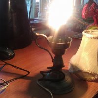 Стара електрическа нощна лампа с абажур и крушка миньонка, снимка 2 - Антикварни и старинни предмети - 36753482