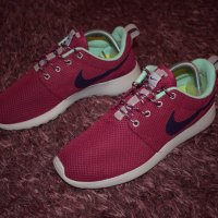 Nike Roshe Run 40 номер, снимка 3 - Маратонки - 37109171