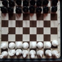 Стар магнитен шах, снимка 4 - Антикварни и старинни предмети - 35244305