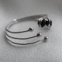 Стар виетнамски сребърен пръстен с три шлифовани индошинита/тектити/, снимка 3 - Пръстени - 39335339