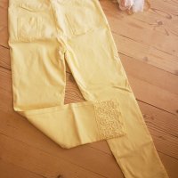 Жълти еластичти бермуди с дантела, снимка 1 - Къси панталони и бермуди - 28919975