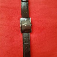 Дамски часовник с кожена каишка, снимка 1 - Дамски - 29057543