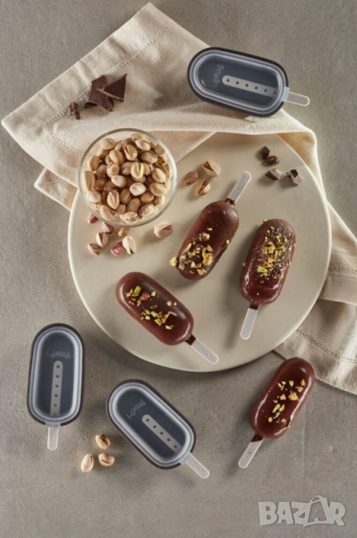 Комплект форми за сладолед на клечка Lekue 4 броя, с капачета, снимка 1