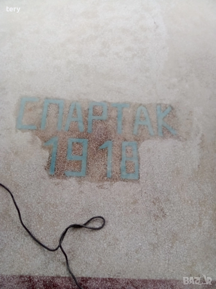 Диамантено дълбоко шлайфане полиране запечатка на стар бетон мозайка варовик брекча., снимка 1