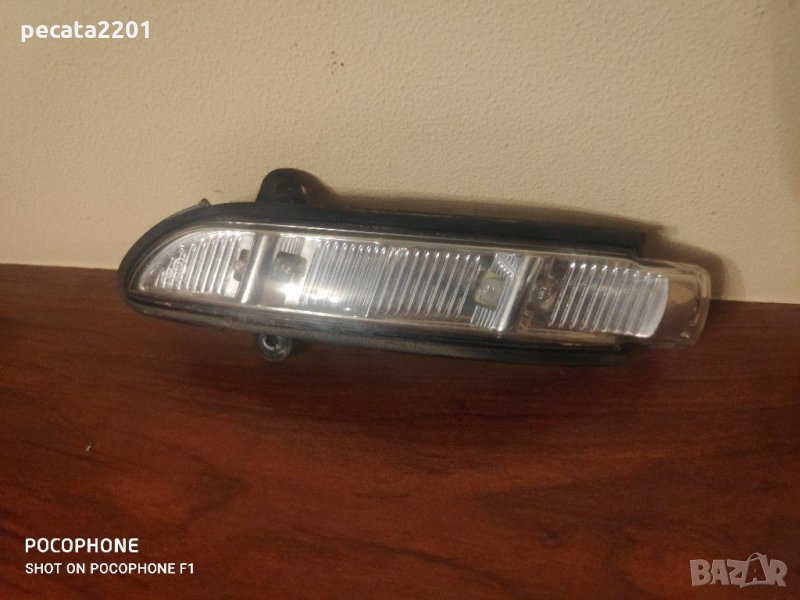 Продавам - оригинален мигач в ляво огледало със забележки., снимка 1