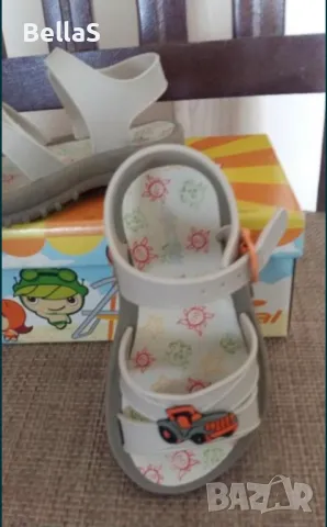 Детски сандали , снимка 4 - Детски сандали и чехли - 49603433