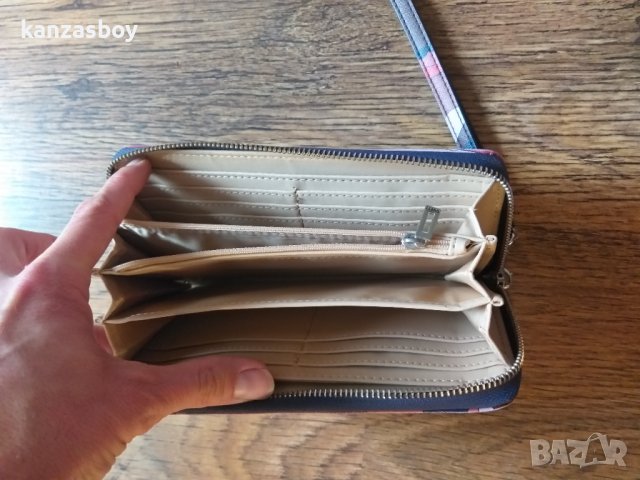 guess - страхотно дамско портмоне , снимка 6 - Портфейли, портмонета - 44004756